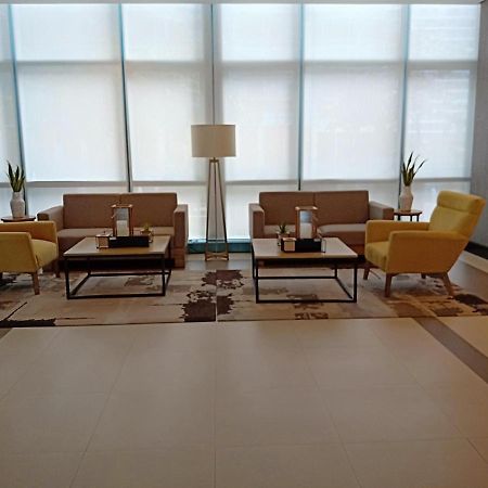 One Uptown Opposite Of Grandhyatt Hotel Manila Taguig City Esterno foto