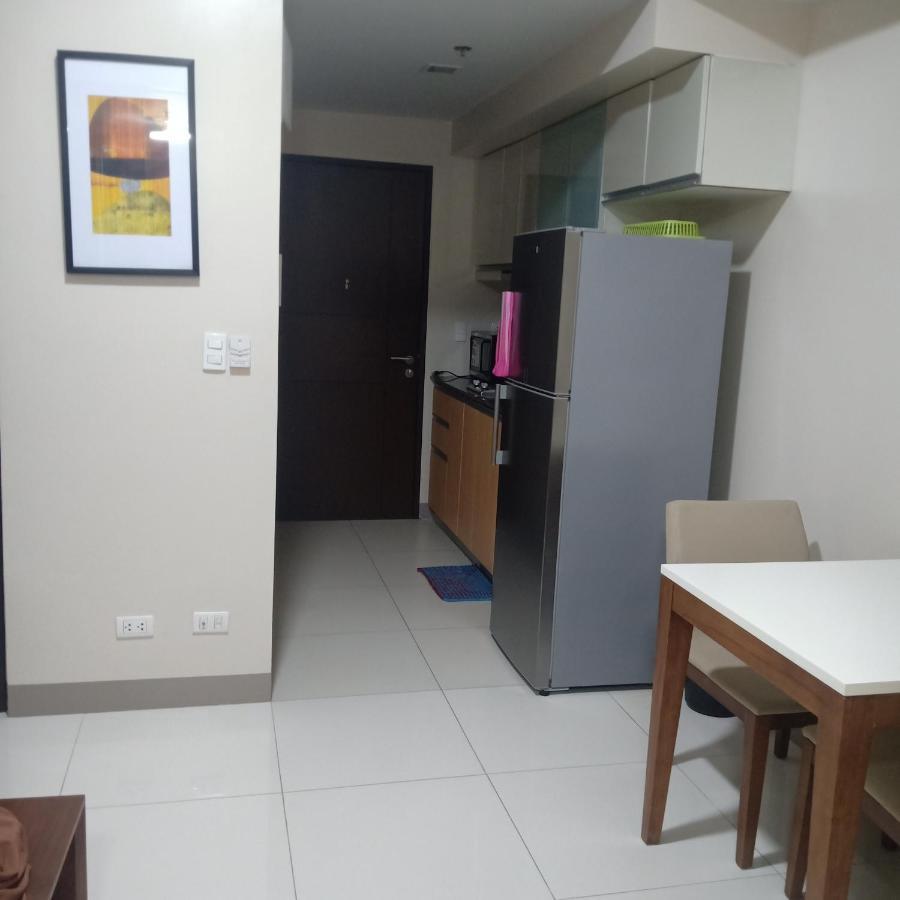 One Uptown Opposite Of Grandhyatt Hotel Manila Taguig City Esterno foto