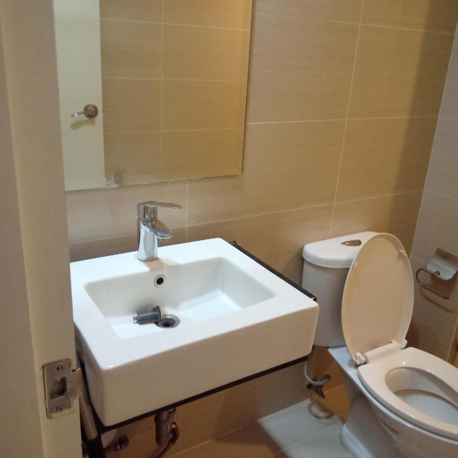 One Uptown Opposite Of Grandhyatt Hotel Manila Taguig City Esterno foto