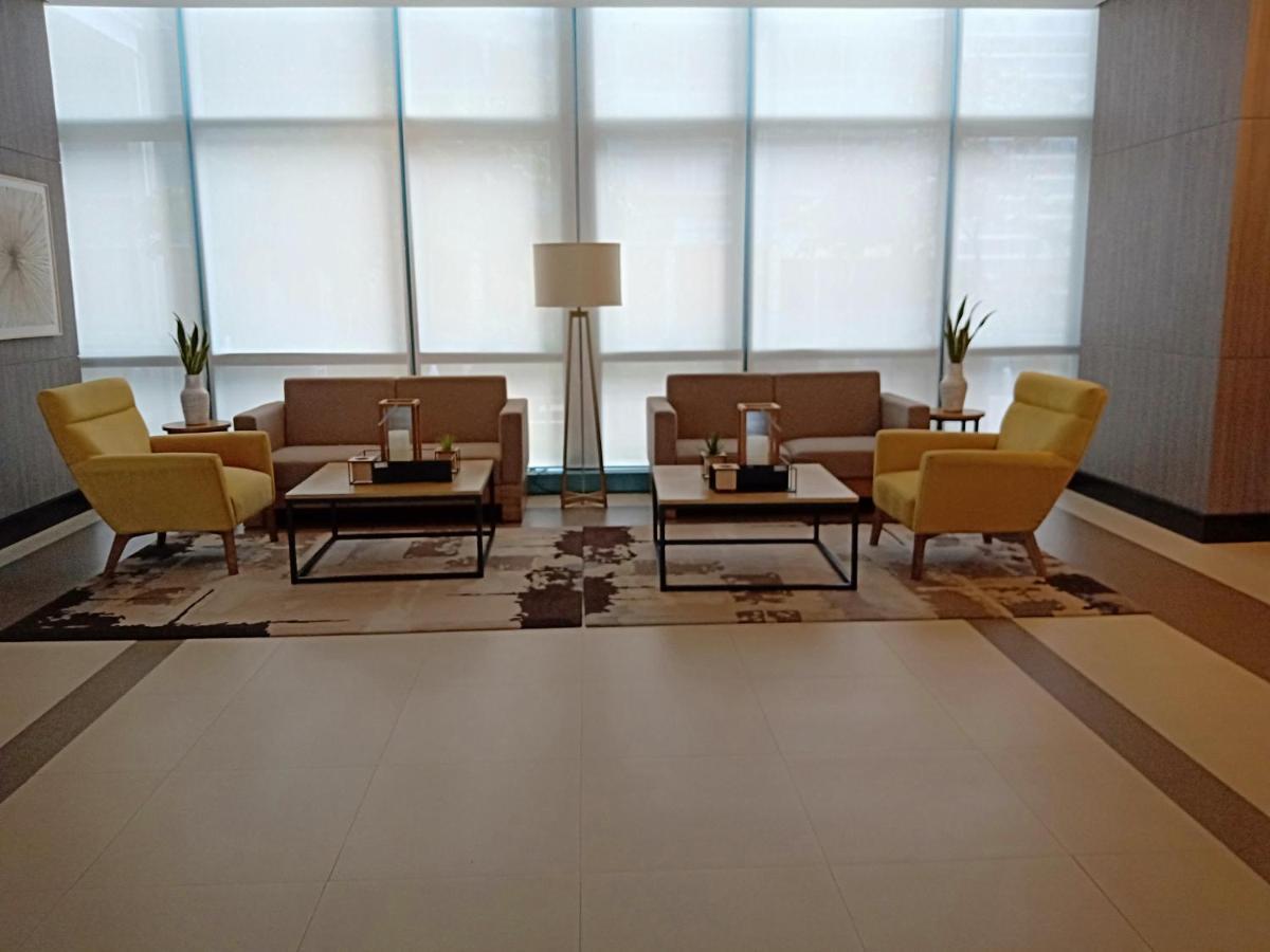 One Uptown Opposite Of Grandhyatt Hotel Manila Taguig City Esterno foto