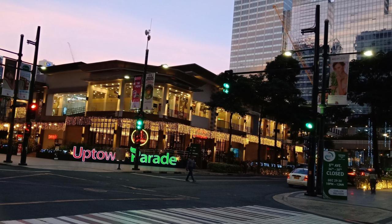 One Uptown Opposite Of Grandhyatt Hotel Manila Taguig City Esterno foto