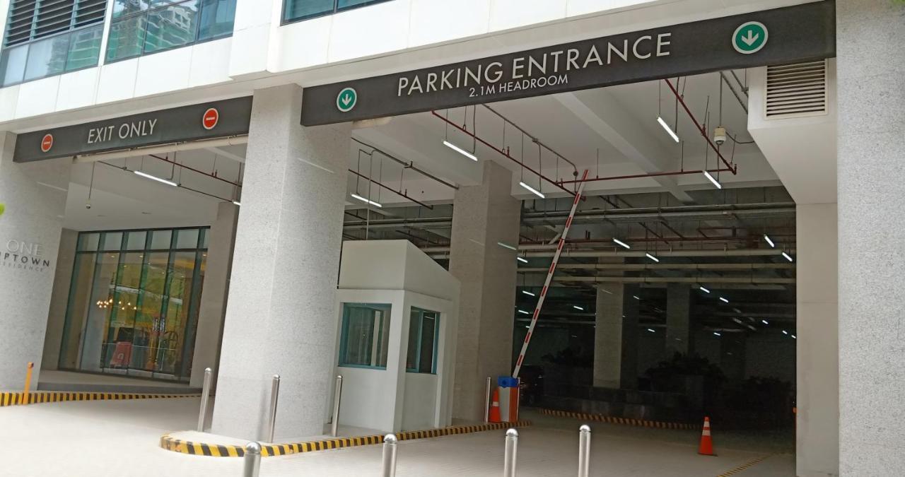 One Uptown Opposite Of Grandhyatt Hotel Manila Taguig City Esterno foto